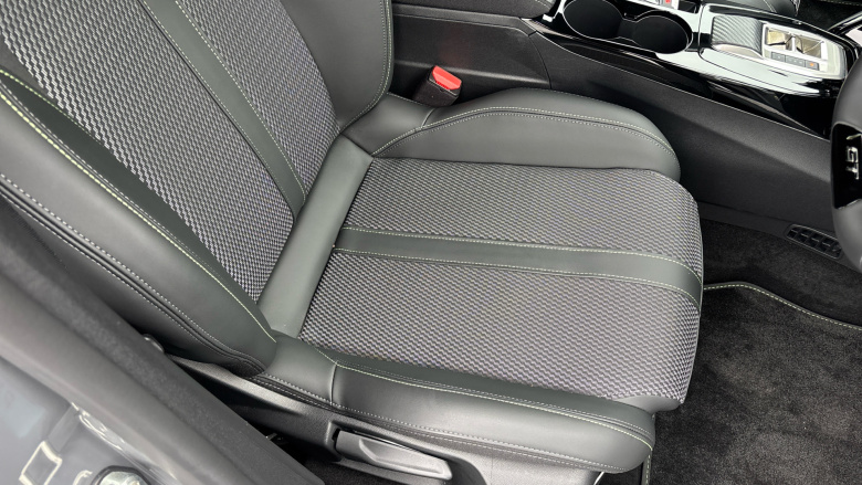 Peugeot 208 1.2 Hybrid 136 GT 5dr e-DSC6 Petrol Hatchback